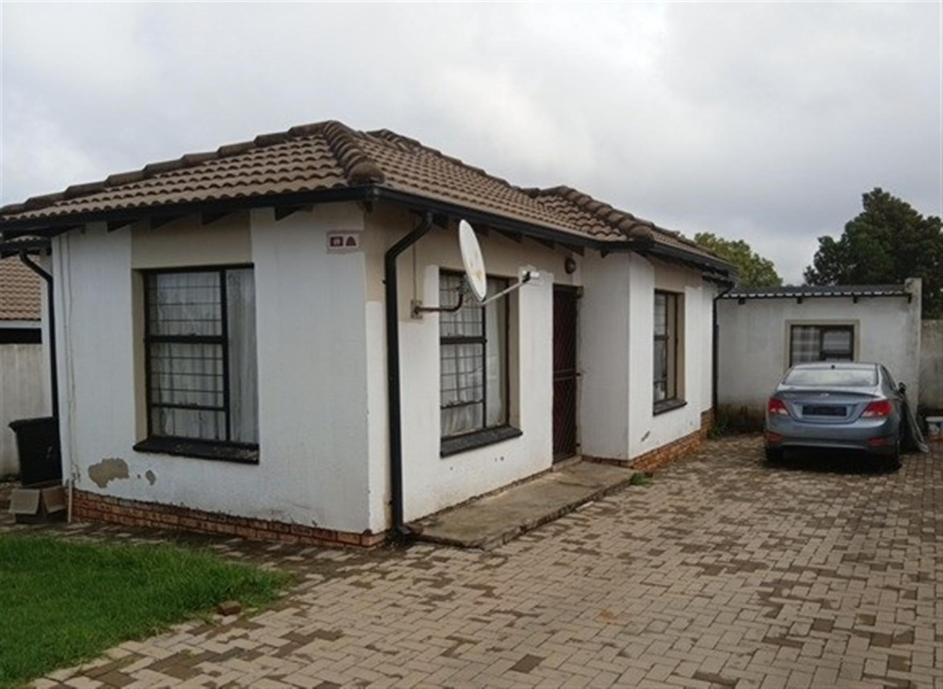 Front View of property in Chief Mogale