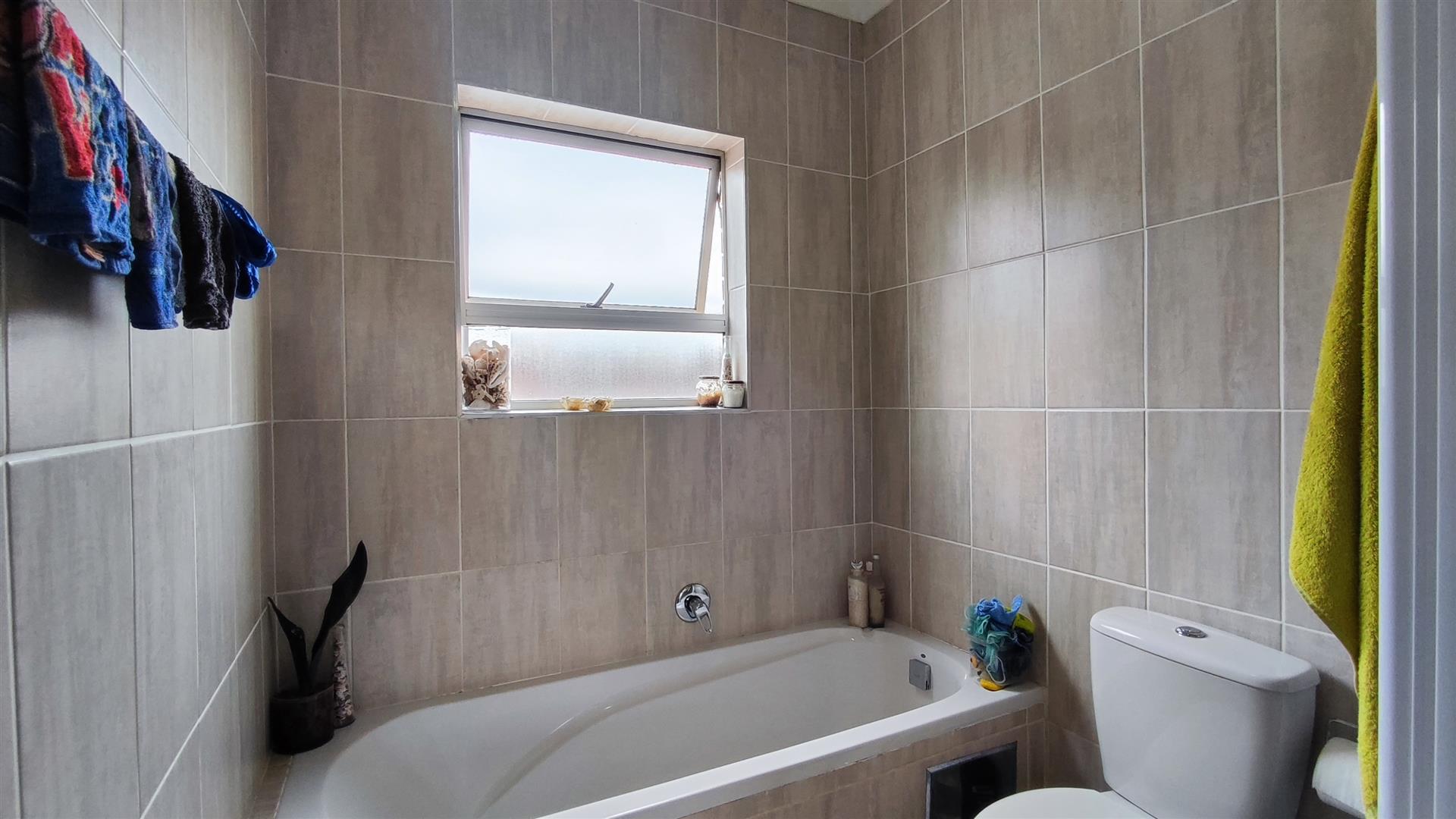 Main Bathroom - 6 square meters of property in Kempton Park AH