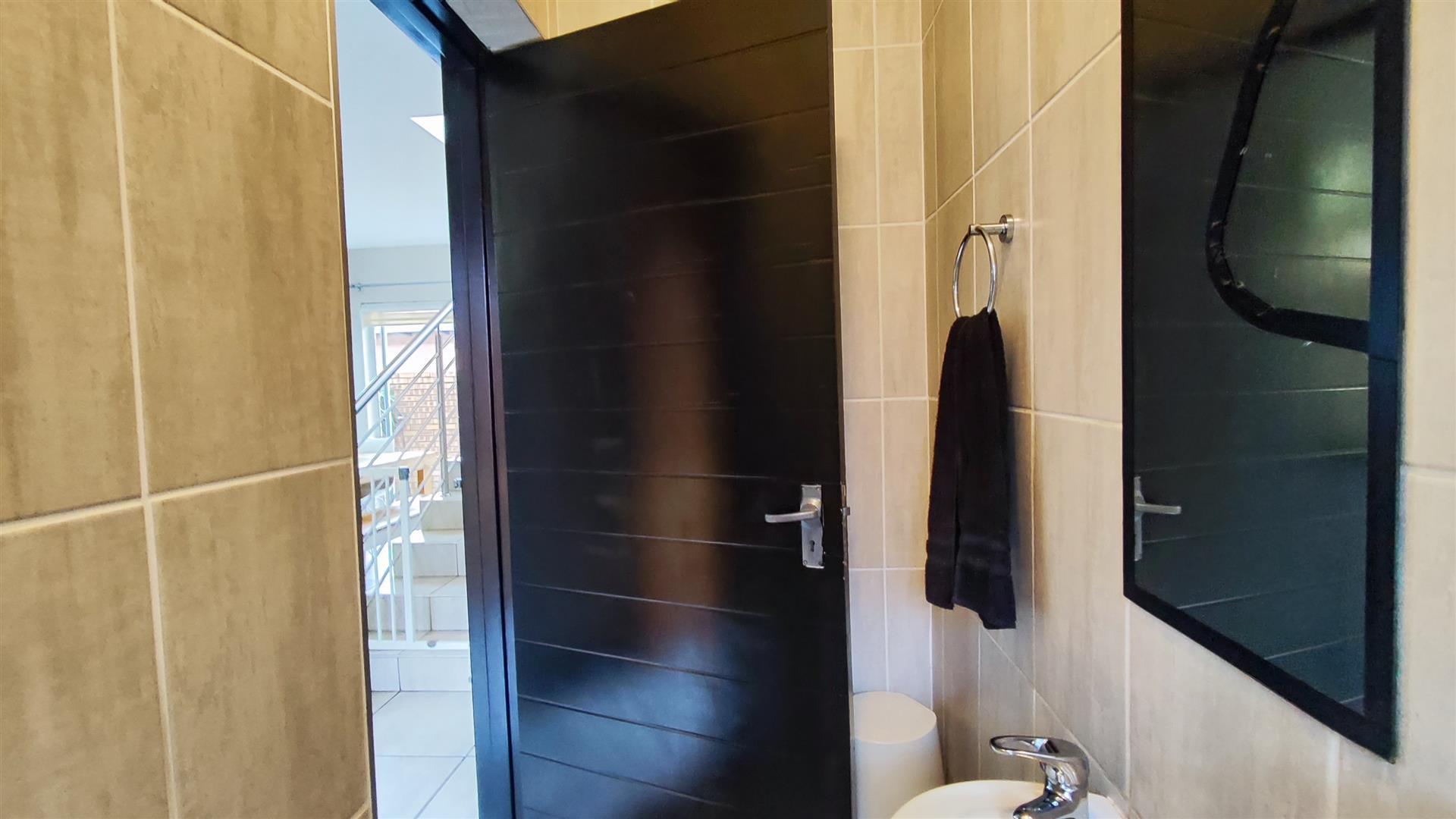 Guest Toilet - 2 square meters of property in Kempton Park AH