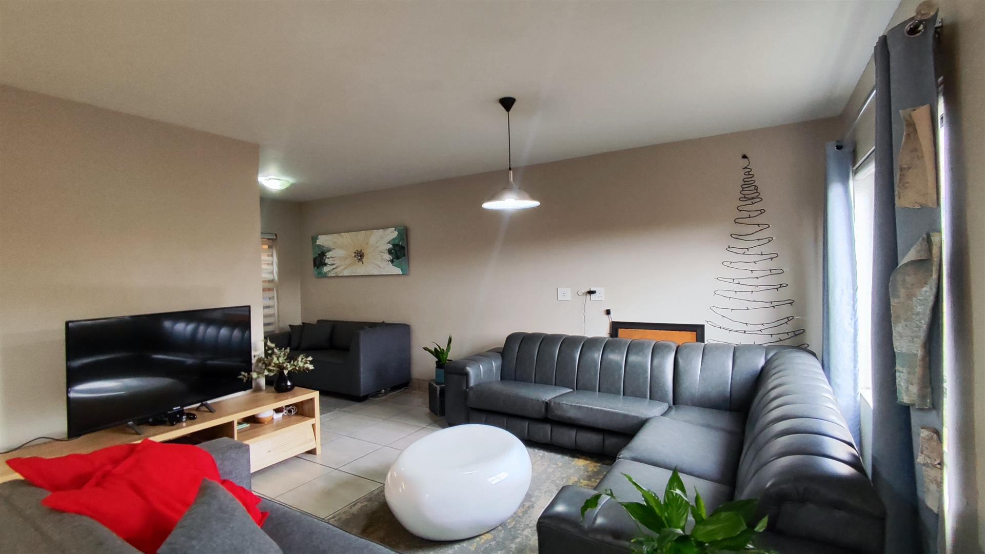 Lounges - 17 square meters of property in Kempton Park AH