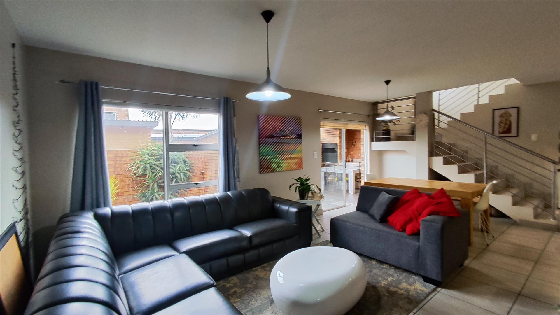 Lounges - 17 square meters of property in Kempton Park AH