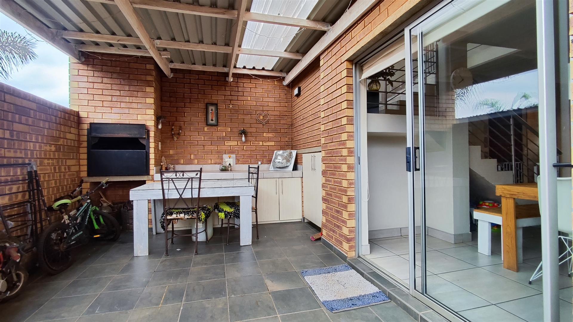 Patio - 15 square meters of property in Kempton Park AH