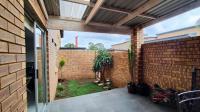 Patio - 15 square meters of property in Kempton Park AH