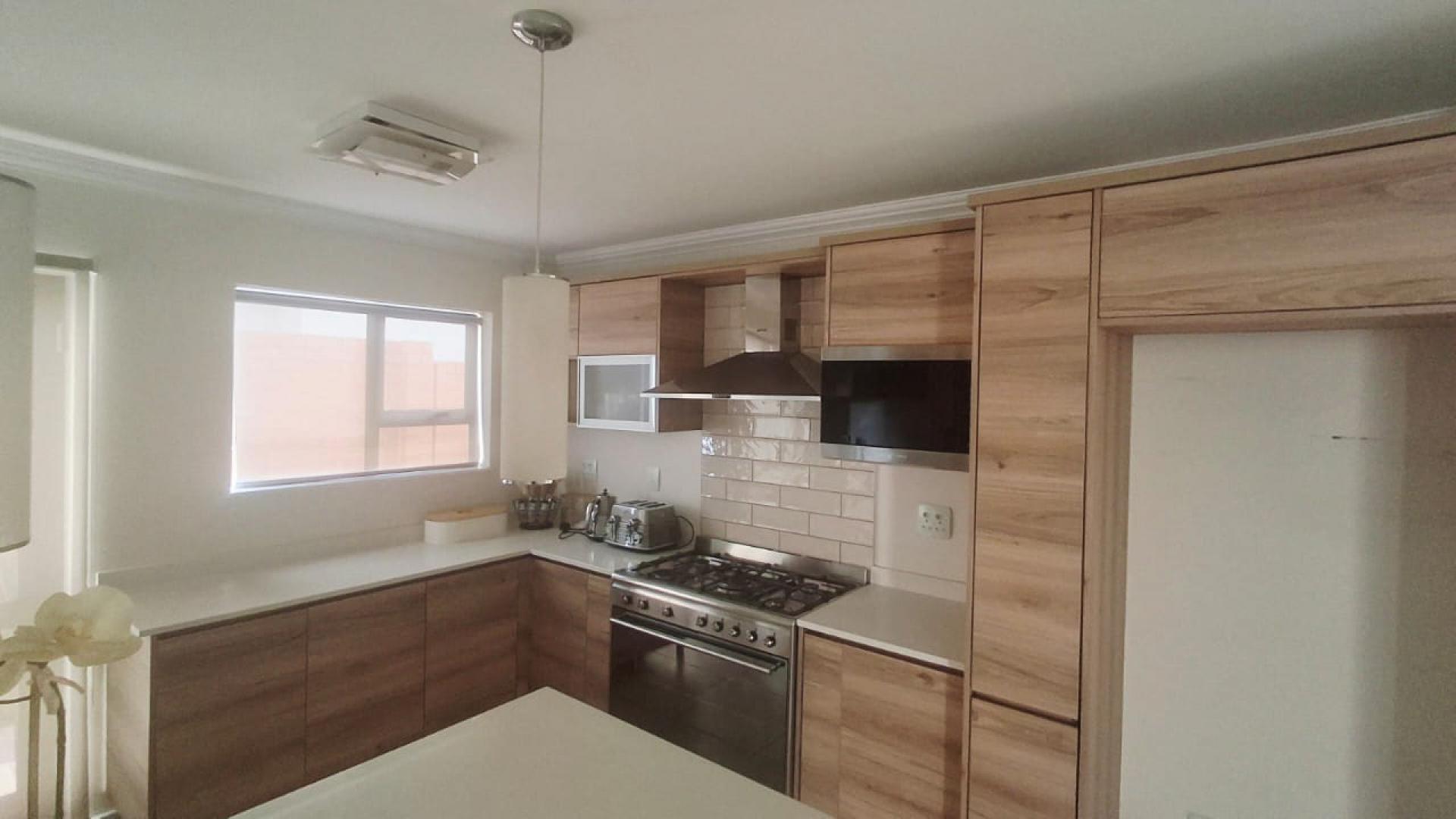 Kitchen of property in Amorosa