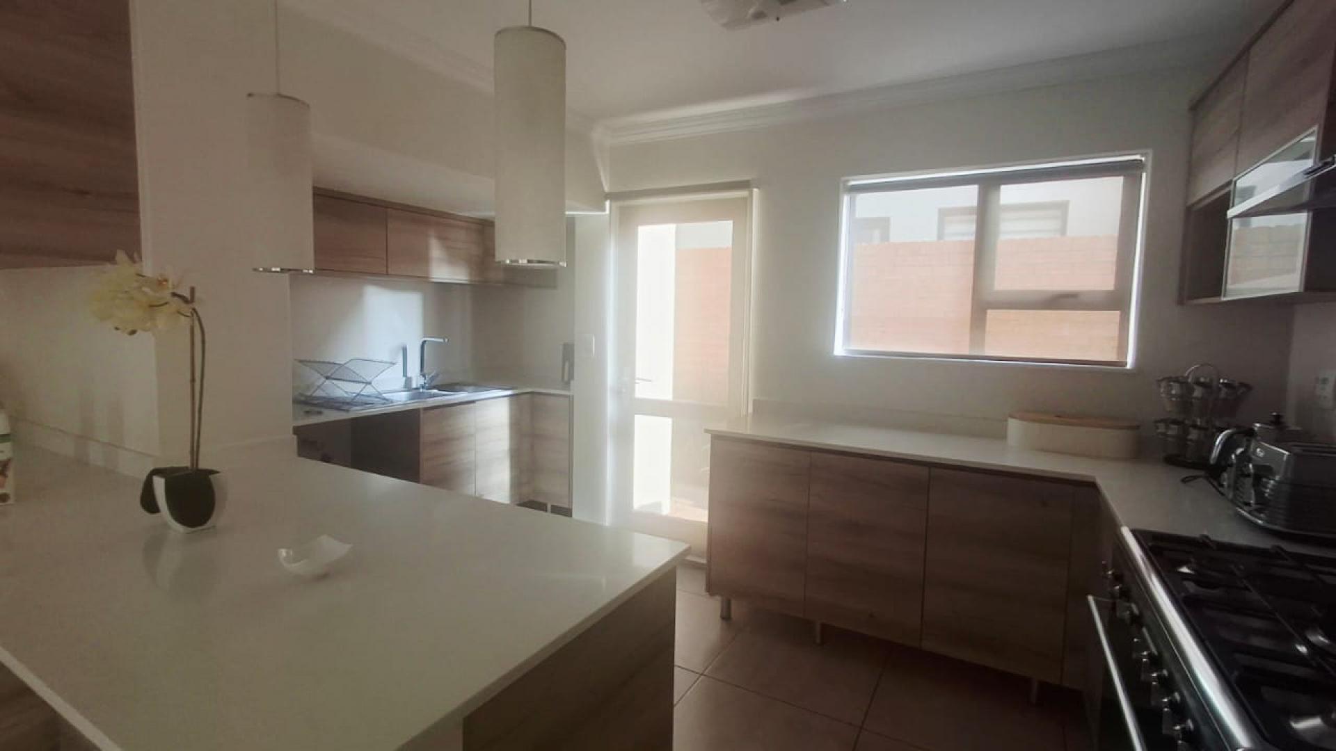 Kitchen of property in Amorosa