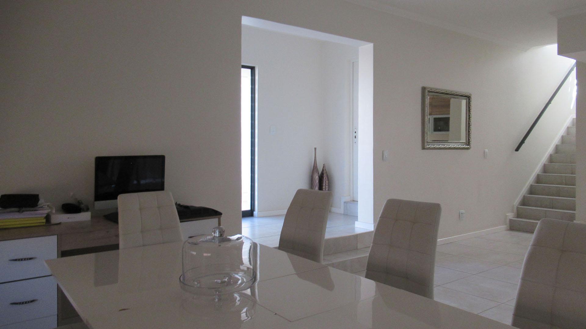 Lounges - 12 square meters of property in Amorosa