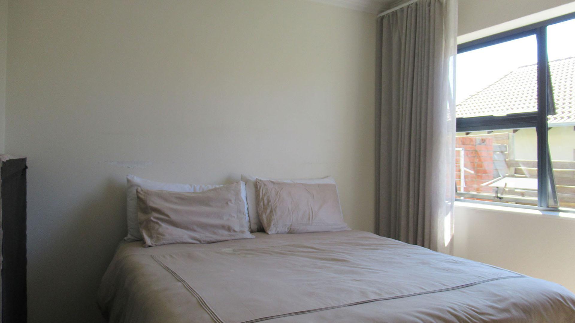 Bed Room 1 - 10 square meters of property in Amorosa