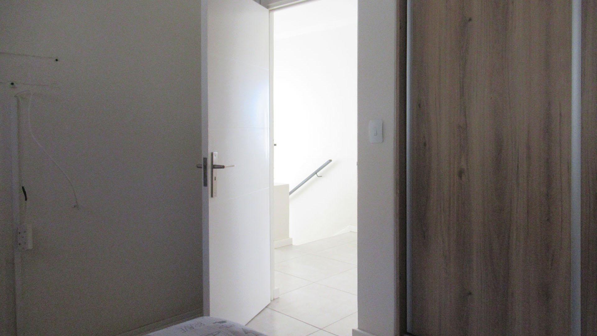 Bed Room 2 - 10 square meters of property in Amorosa