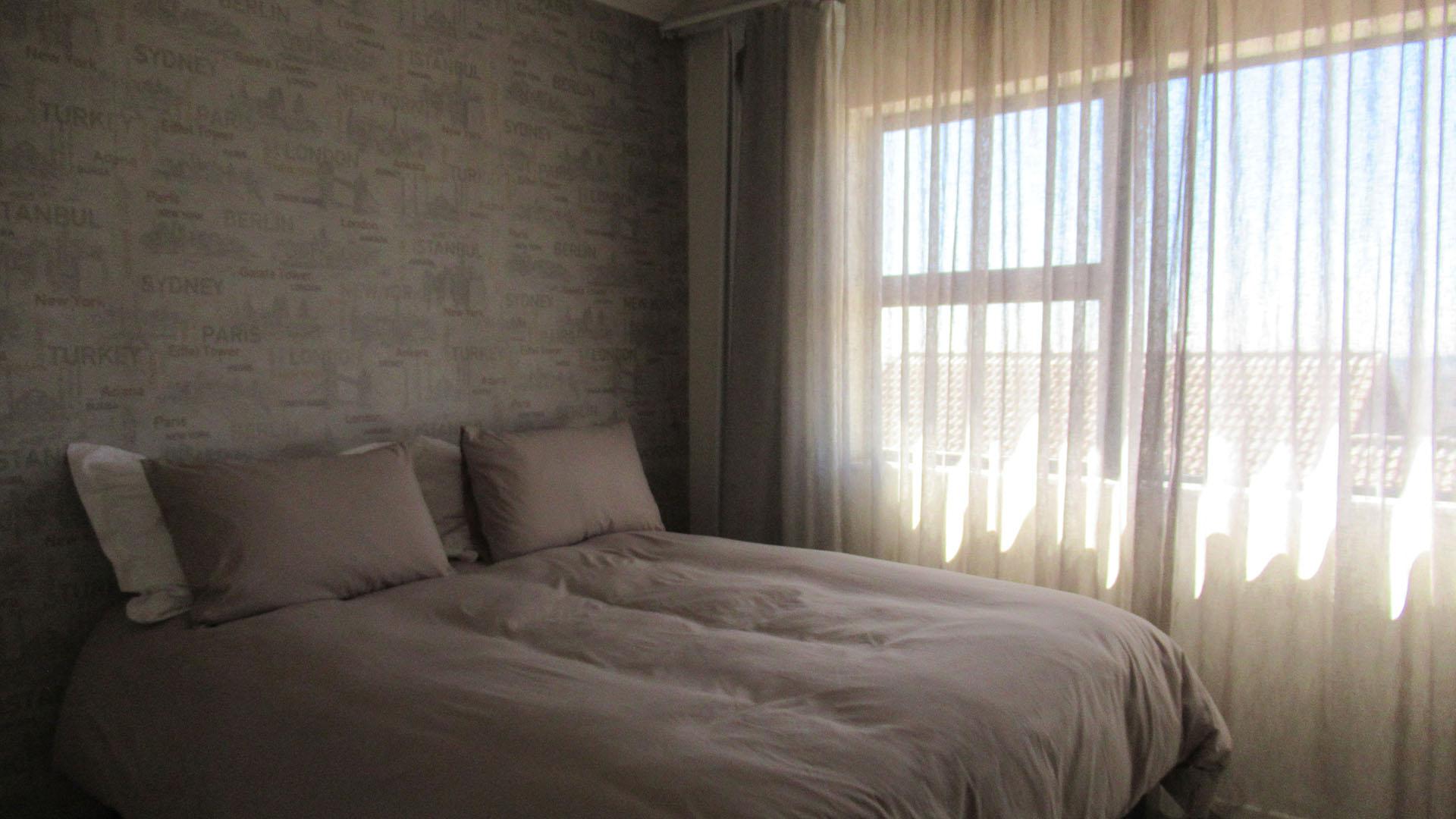 Bed Room 3 - 14 square meters of property in Amorosa