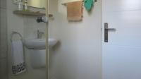 Bathroom 1 - 3 square meters of property in Amorosa