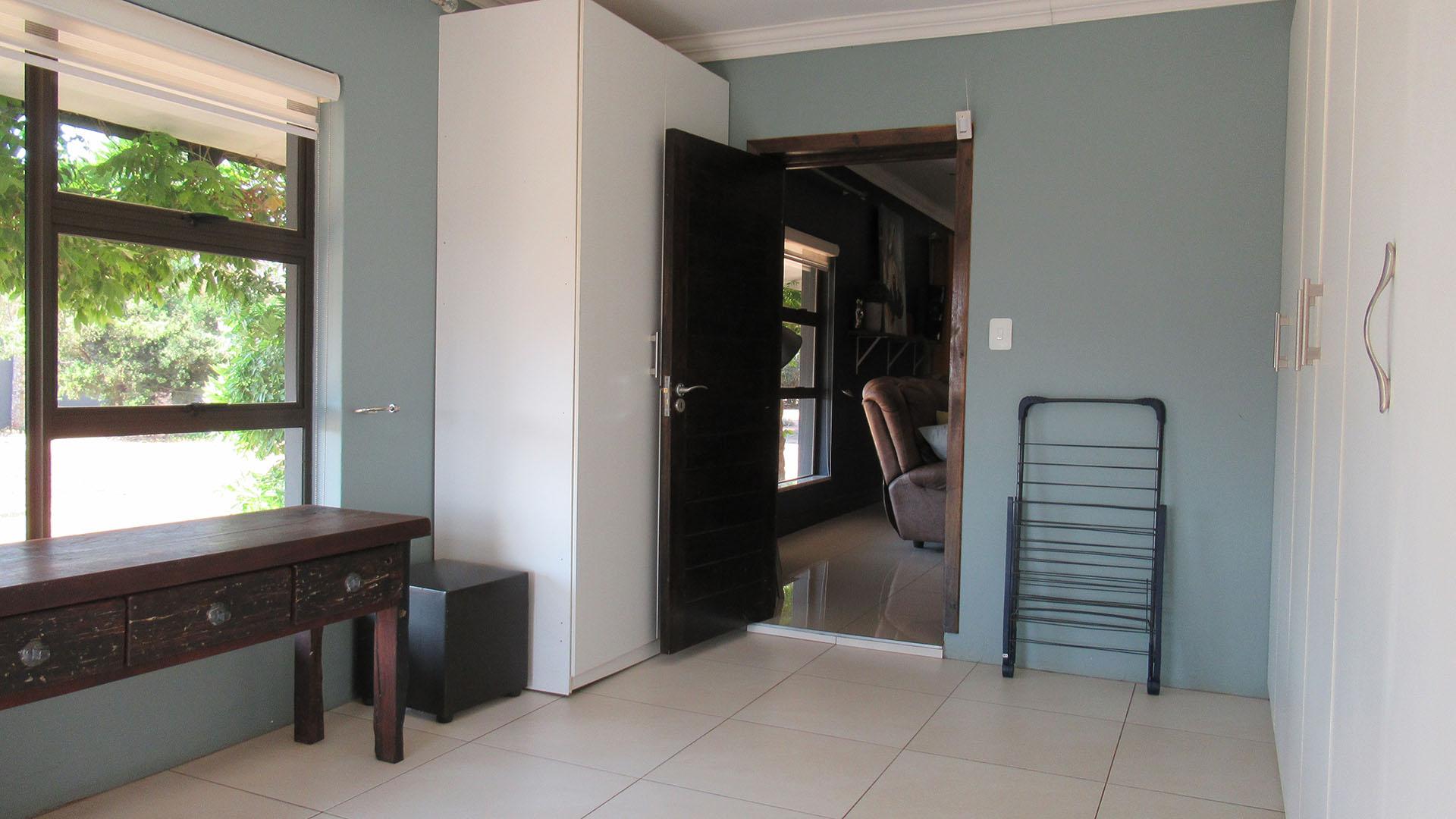 Bed Room 3 - 22 square meters of property in Krugersdorp
