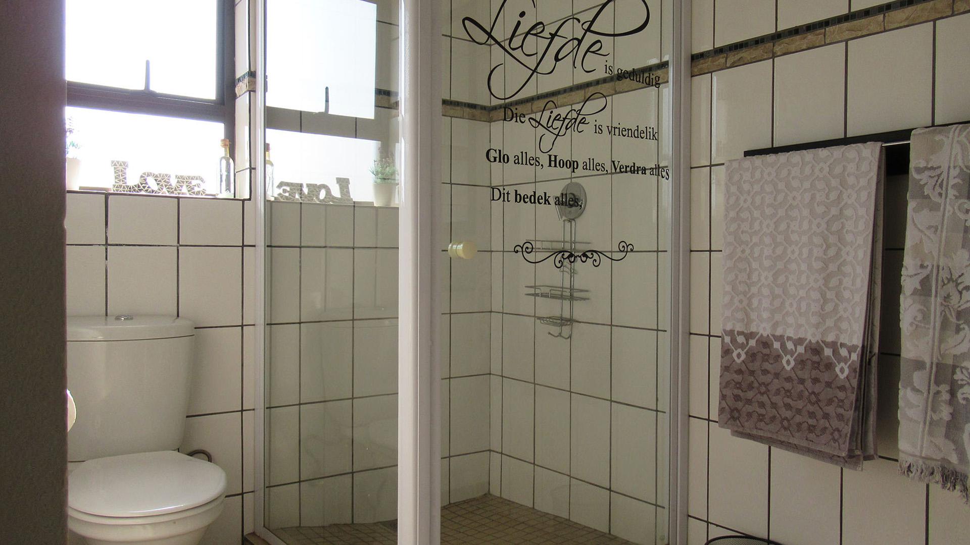 Bathroom 3+ - 25 square meters of property in Krugersdorp