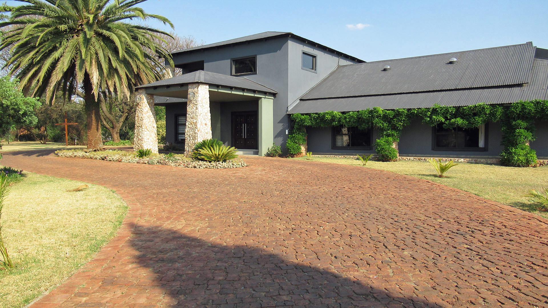 Front View of property in Krugersdorp