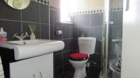 Bathroom 1 - 4 square meters of property in Glenmarais (Glen Marais)