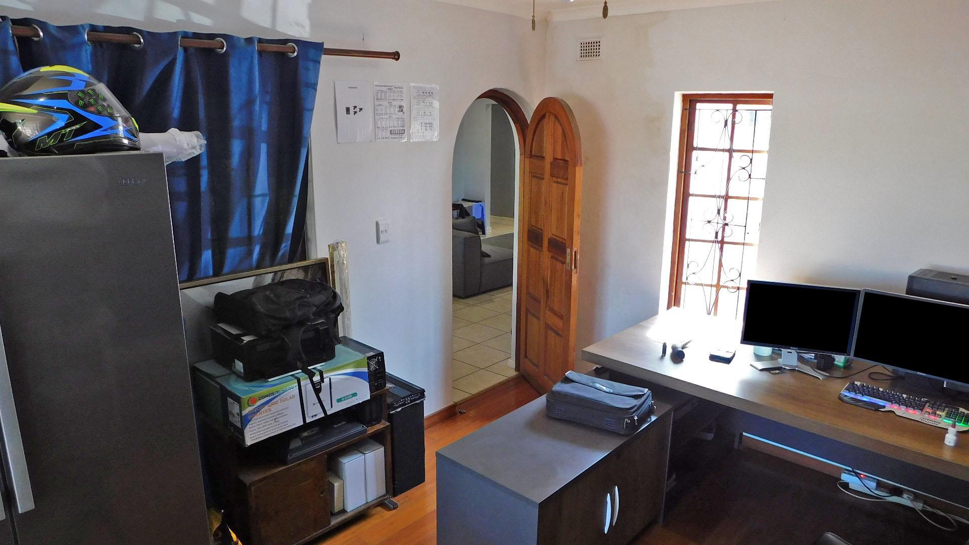 Study - 19 square meters of property in Glen Anil