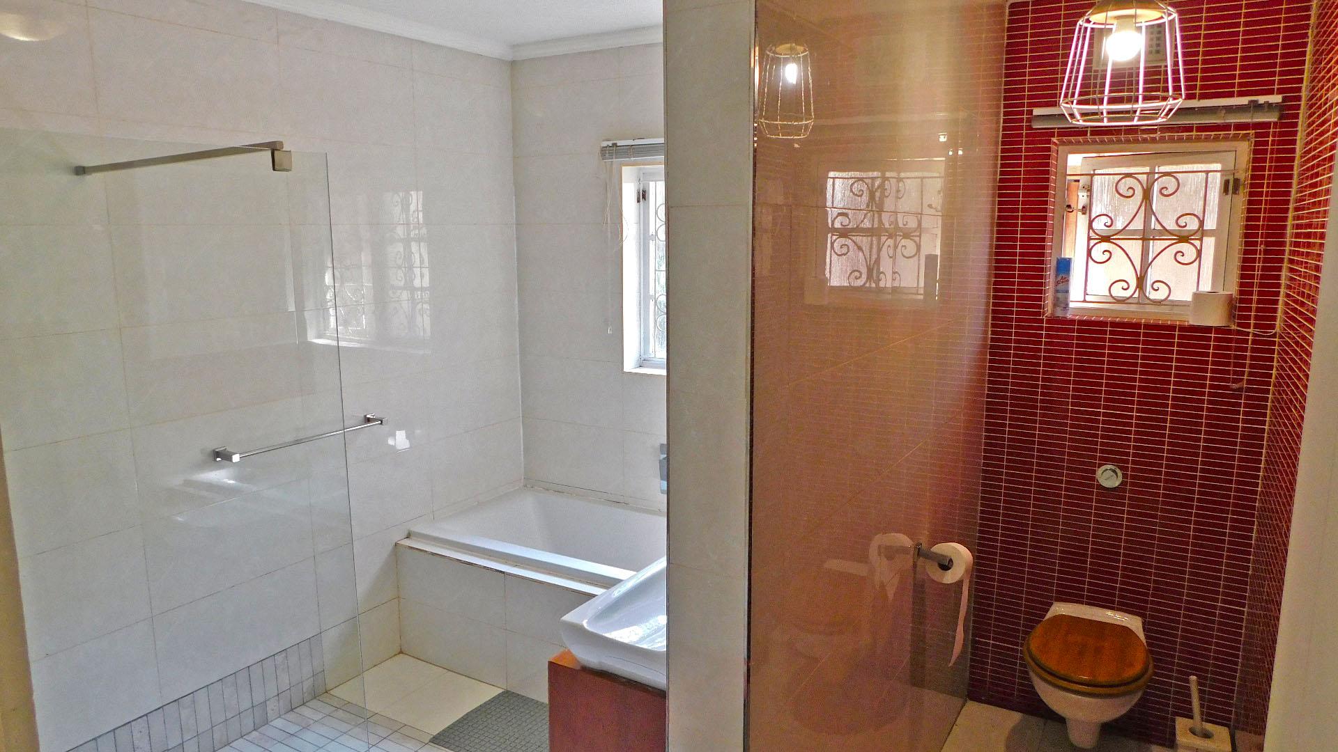 Bathroom 1 - 12 square meters of property in Glen Anil