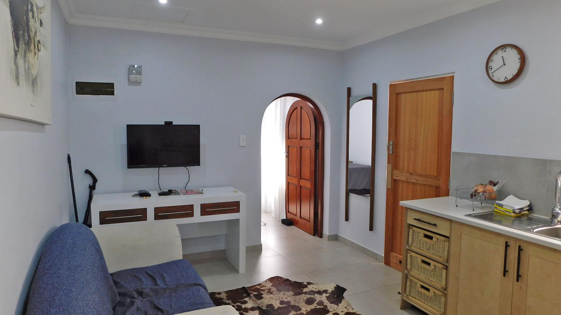 Flatlet - 14 square meters of property in Glen Anil