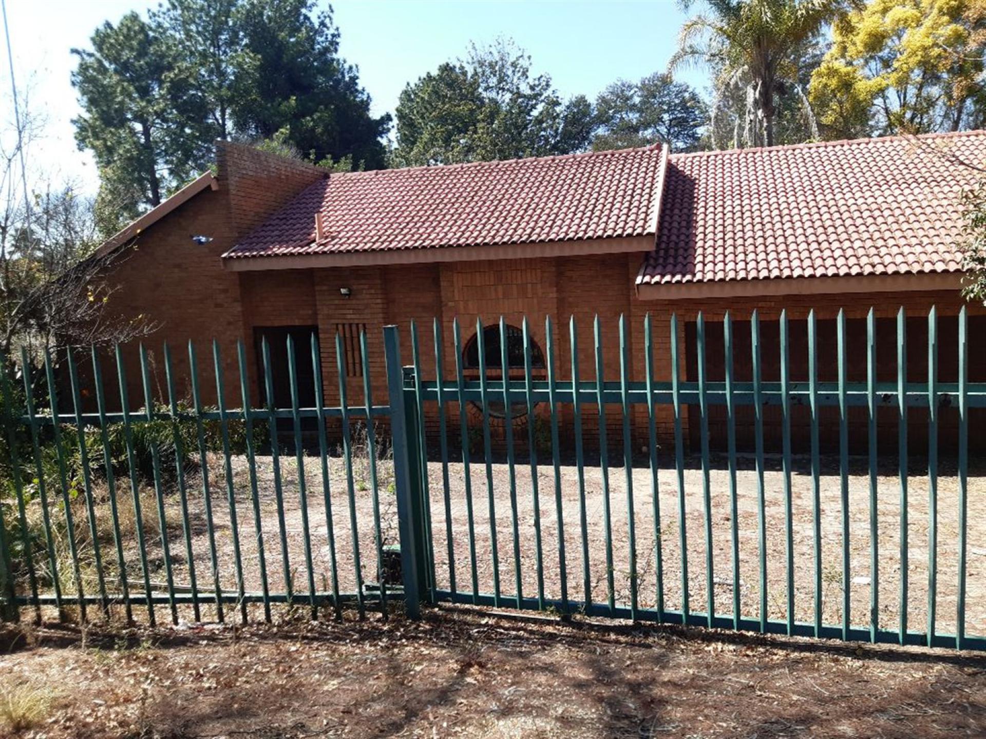 Front View of property in Lone Hill
