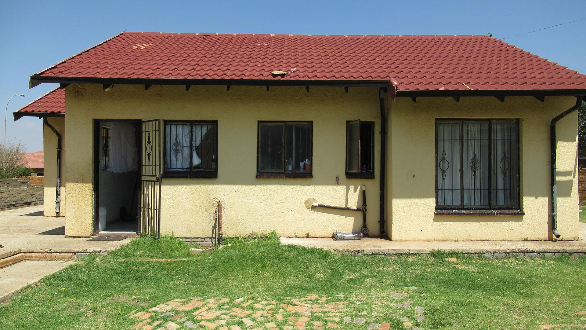 Front View of property in Lenasia South