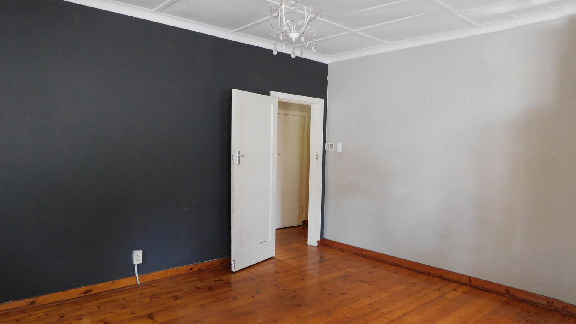 Bed Room 3 - 27 square meters of property in Umbilo 