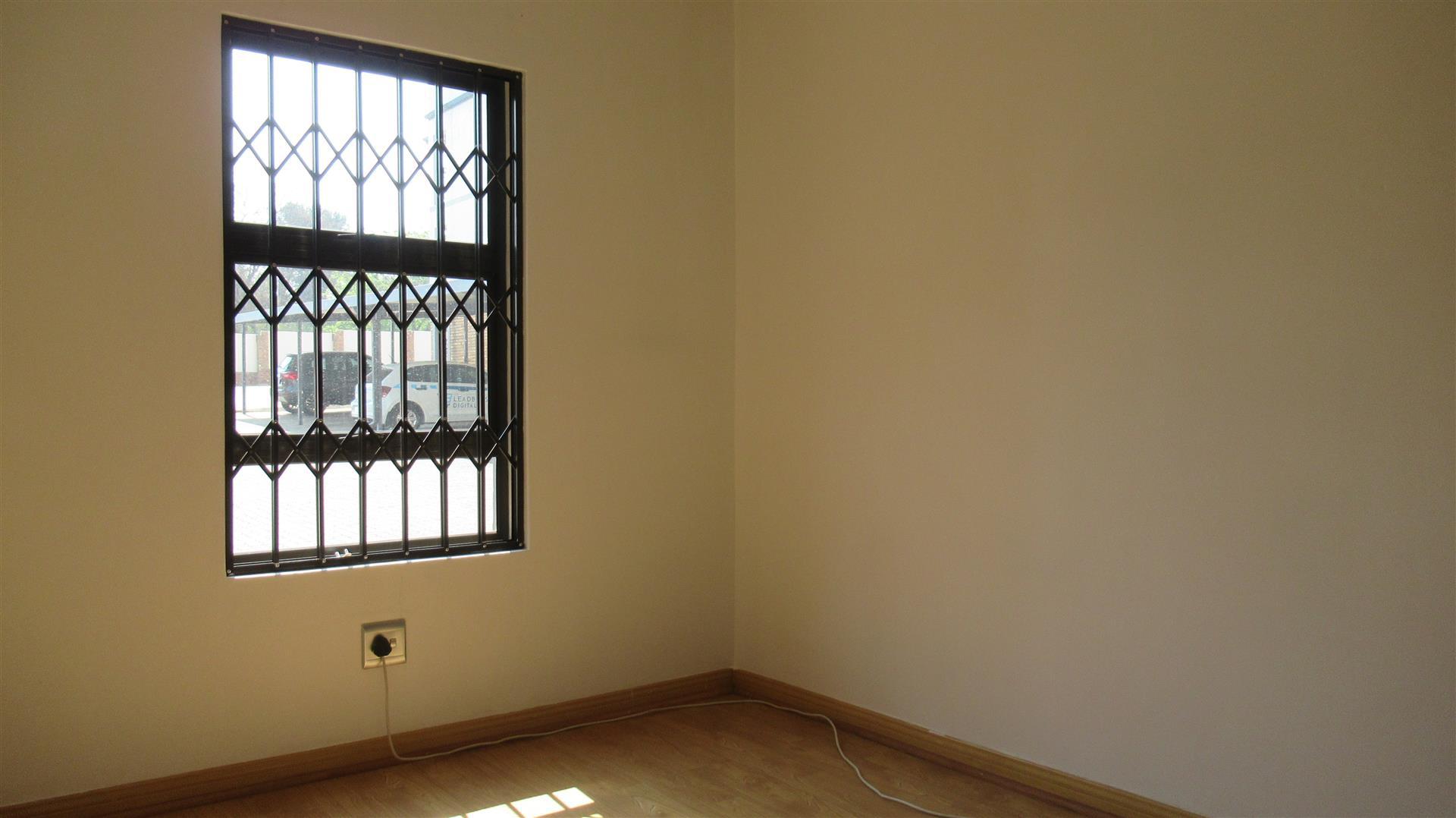 Bed Room 1 - 11 square meters of property in Fairleads