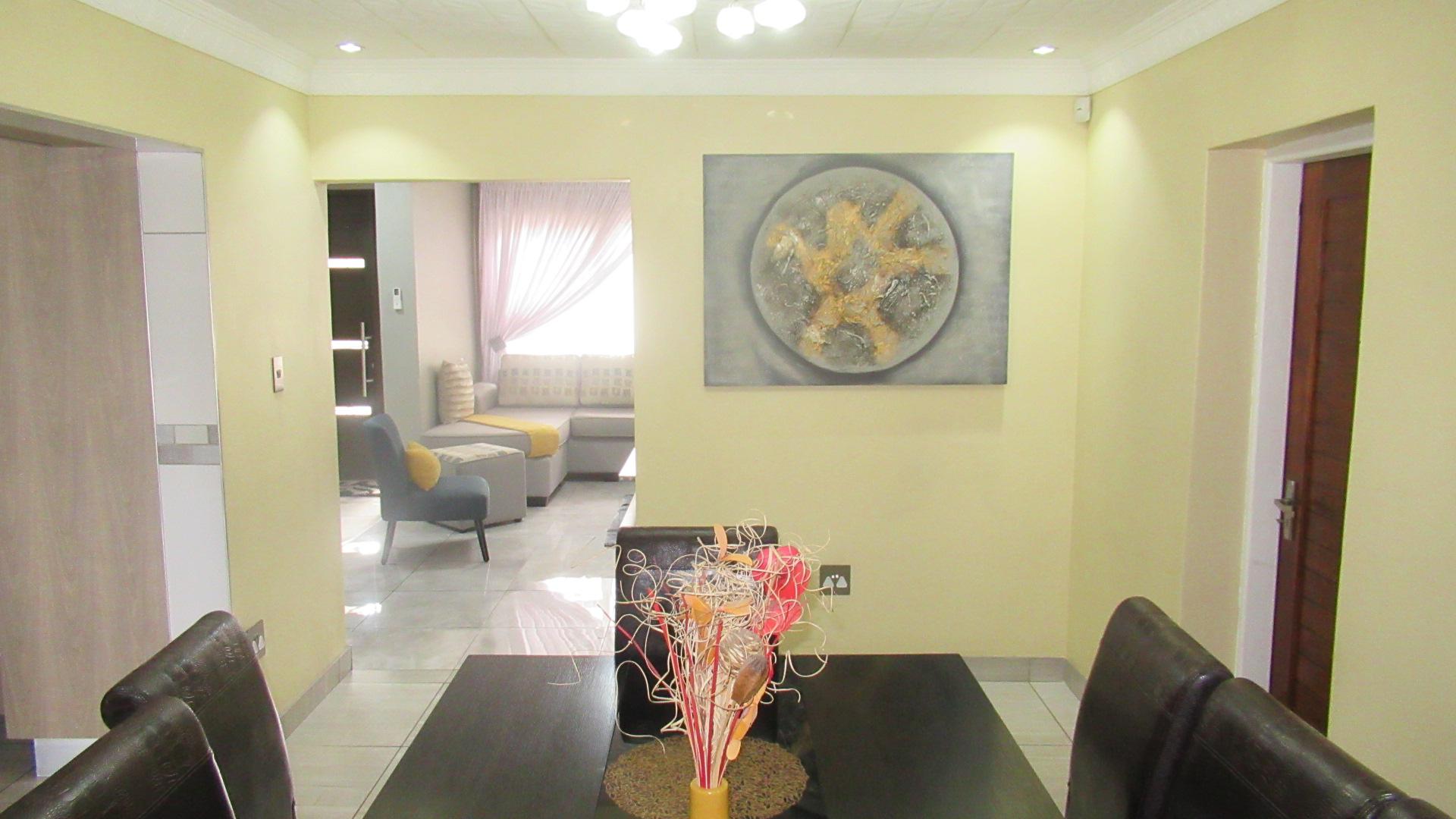 Dining Room - 19 square meters of property in Parkdene (JHB)