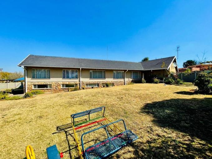 5 Bedroom House for Sale For Sale in Lambton - MR591547