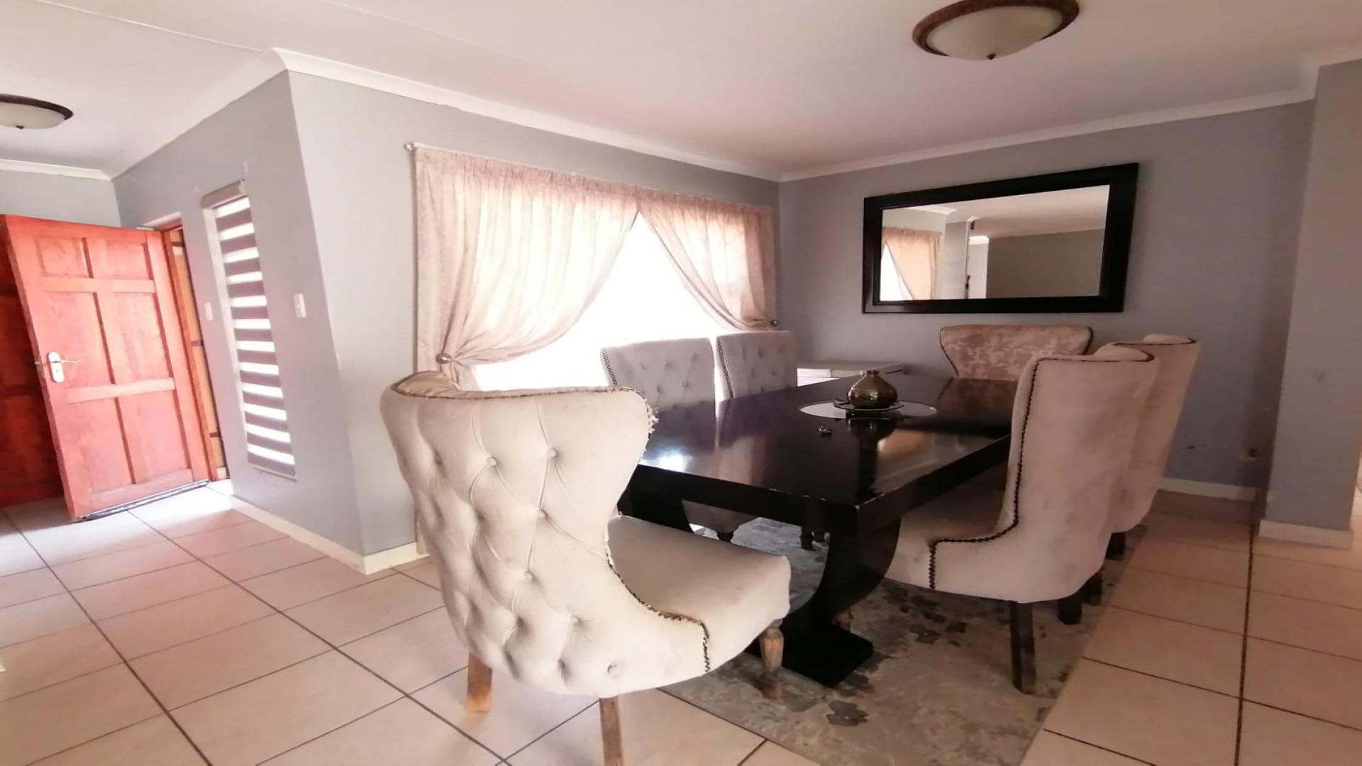 Dining Room of property in Bloemfontein