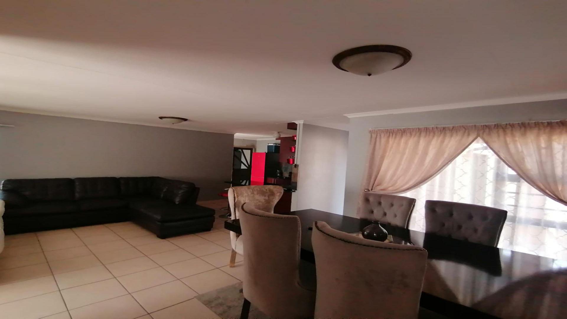 Dining Room of property in Bloemfontein
