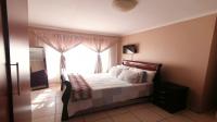 Main Bedroom of property in Bloemfontein