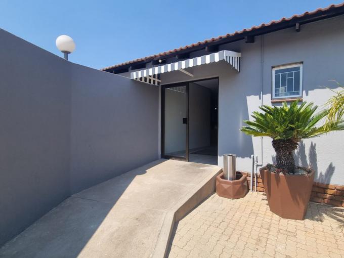 Smallholding for Sale For Sale in Ivy Park - MR591600