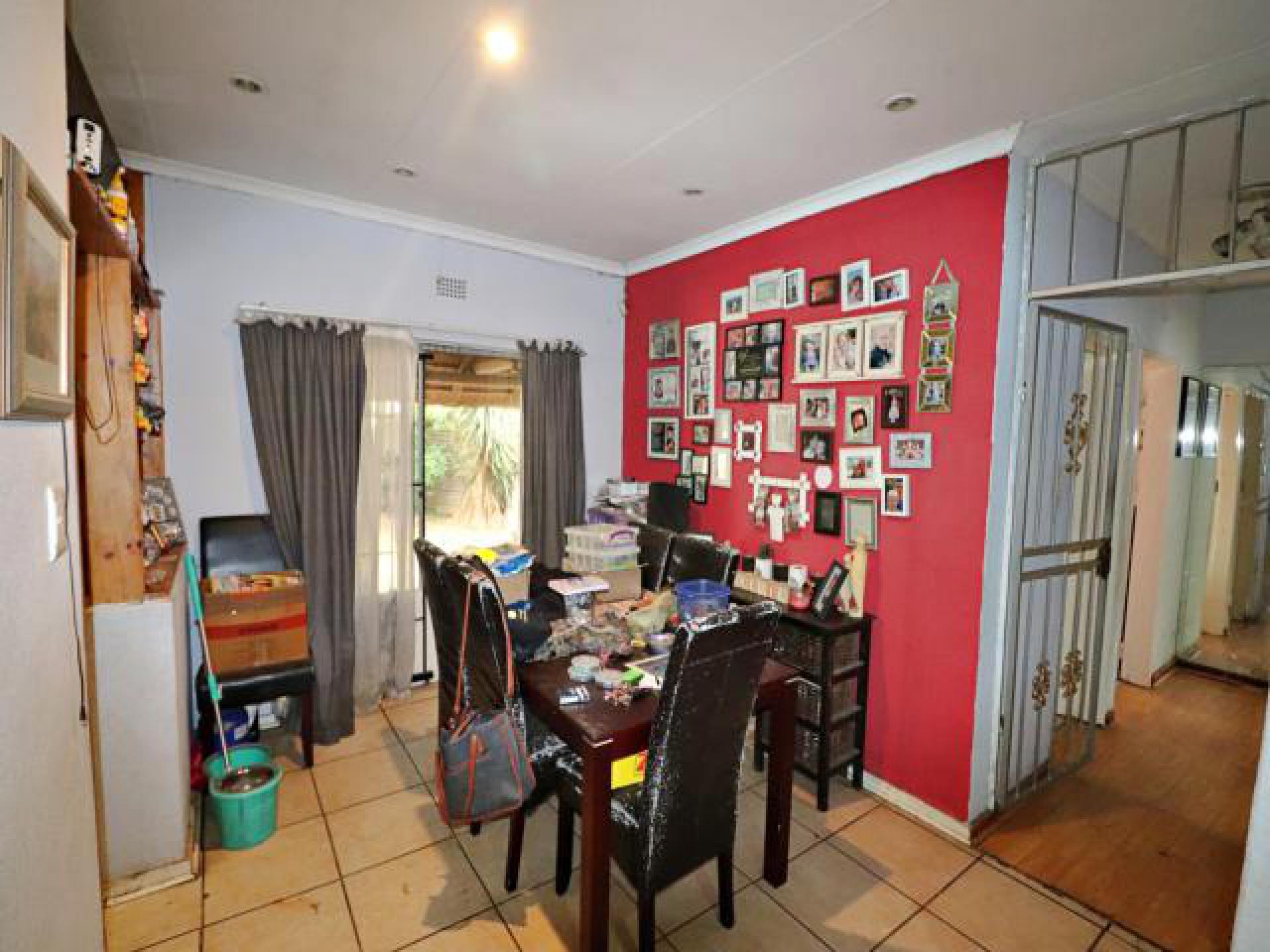 Dining Room - 15 square meters of property in Esther Park