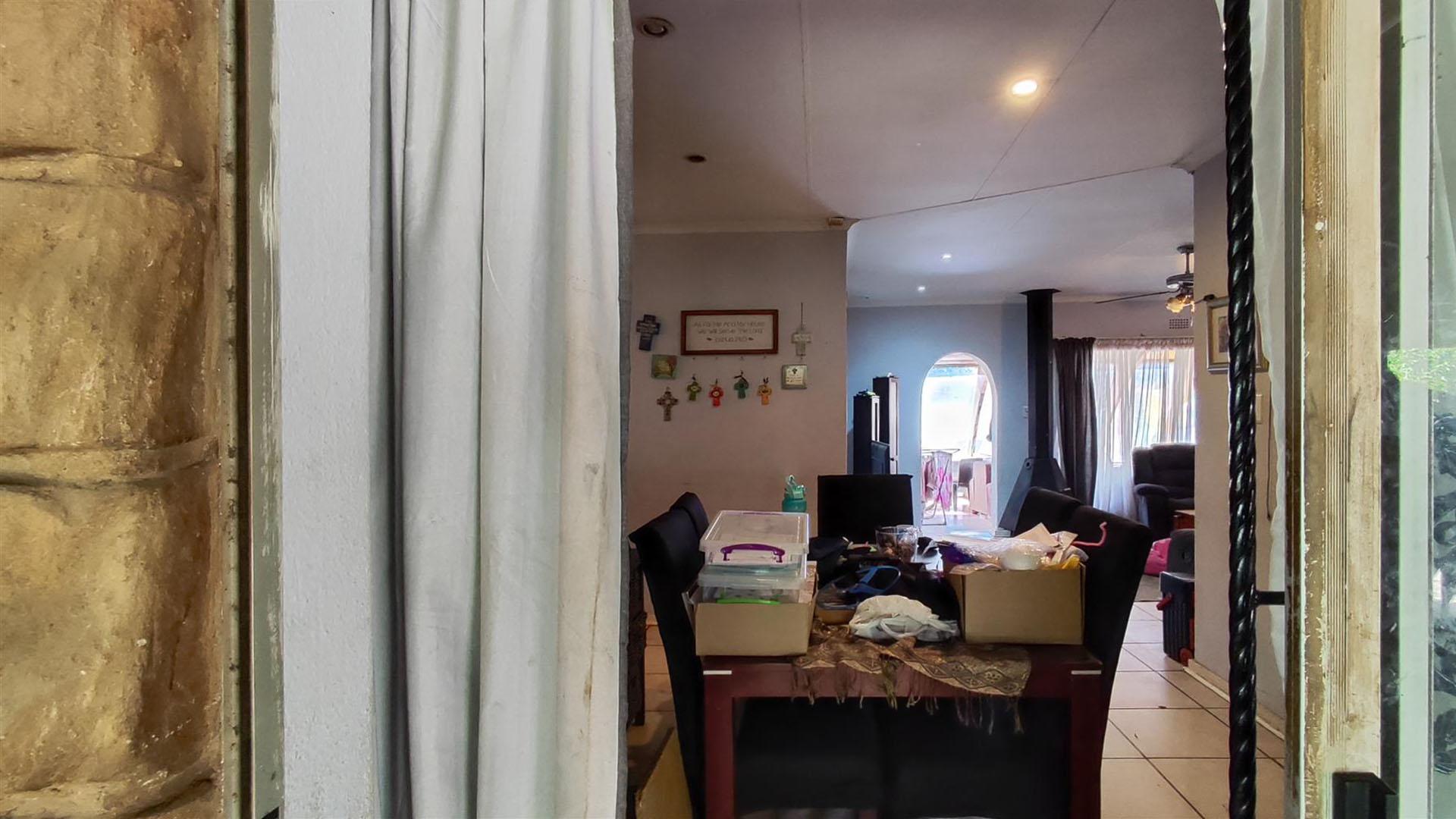 Front View of property in Esther Park