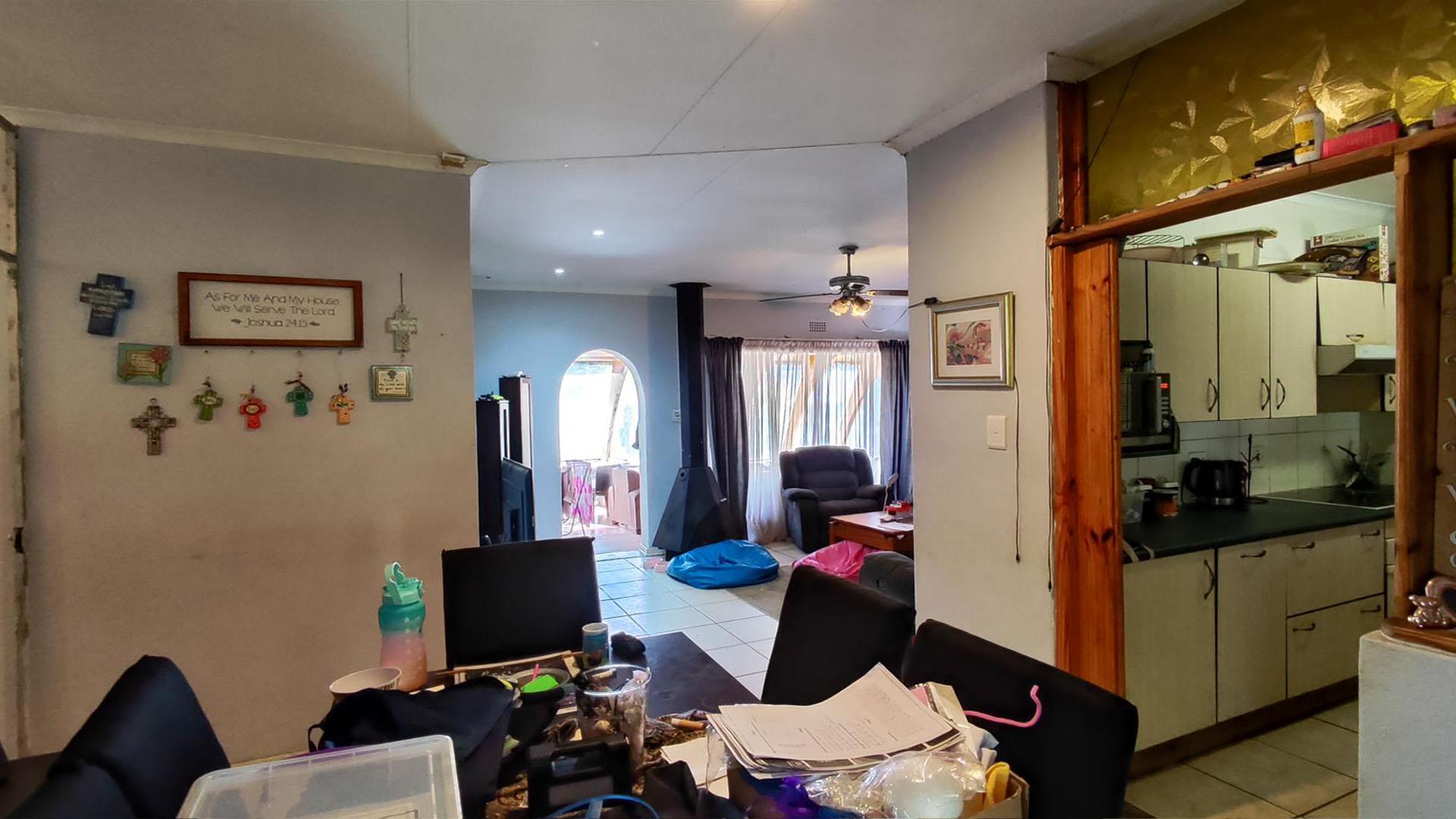 Dining Room - 15 square meters of property in Esther Park