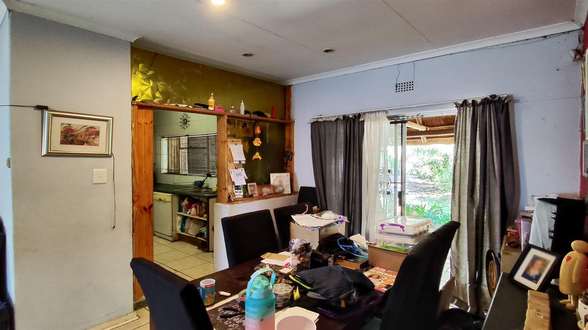 Dining Room - 15 square meters of property in Esther Park