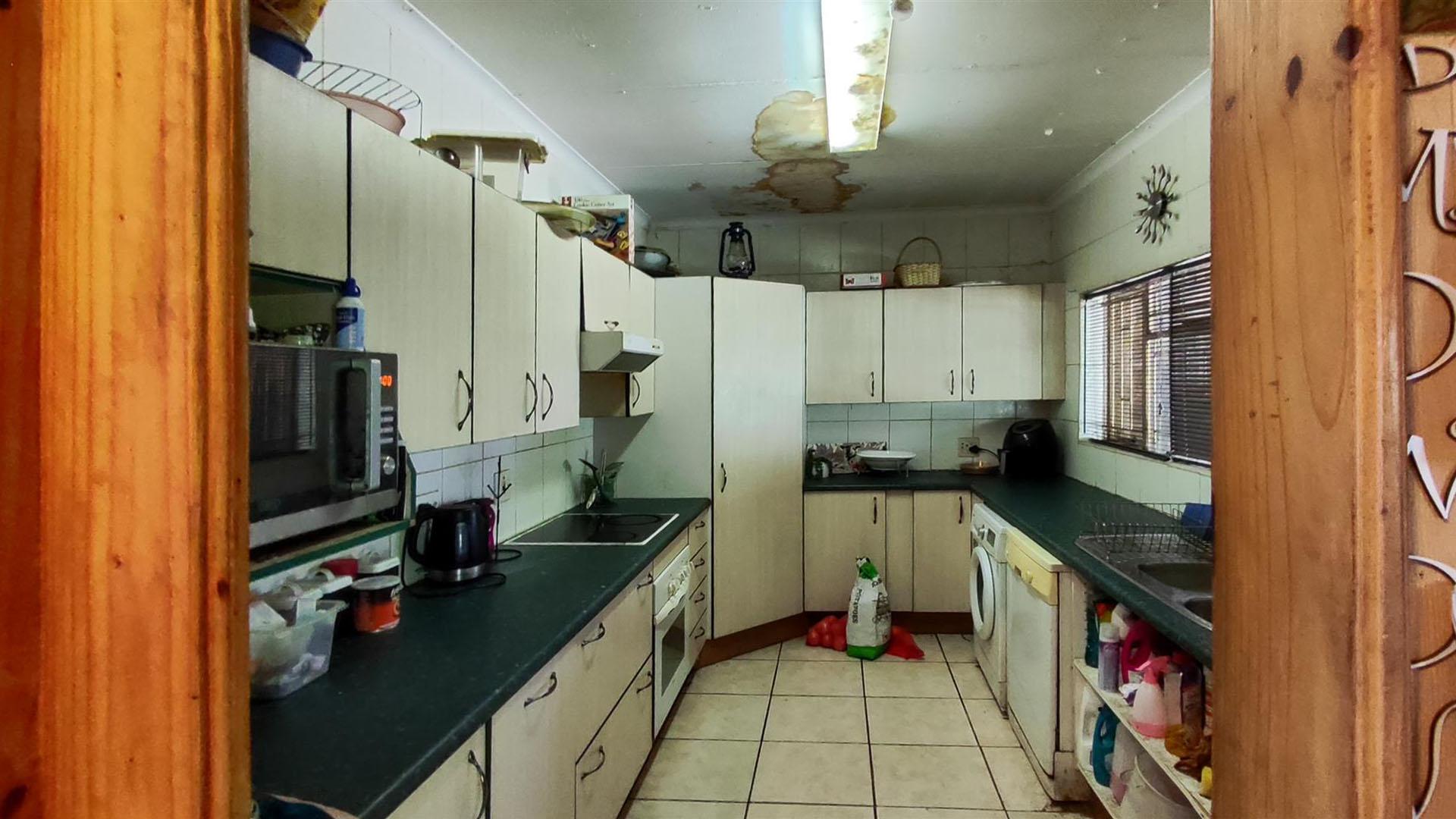 Kitchen - 12 square meters of property in Esther Park