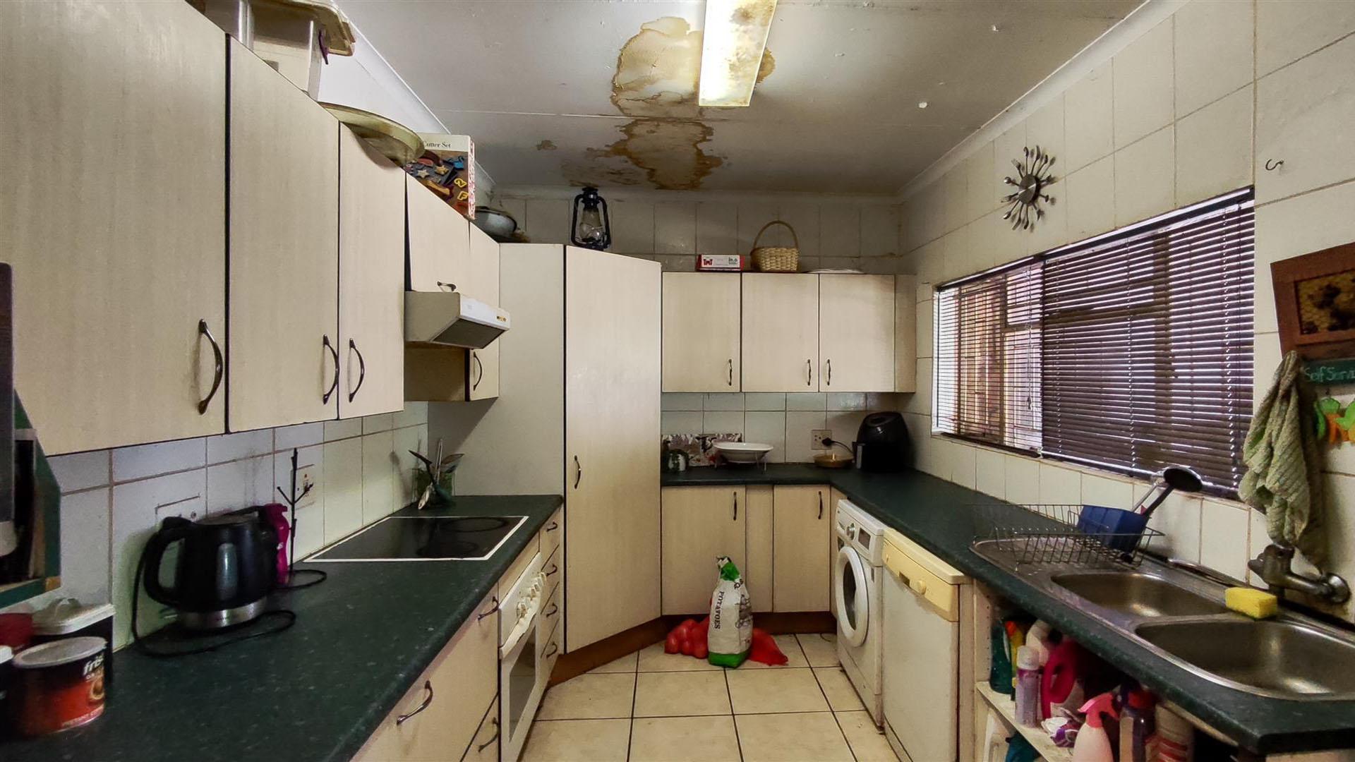 Kitchen - 12 square meters of property in Esther Park