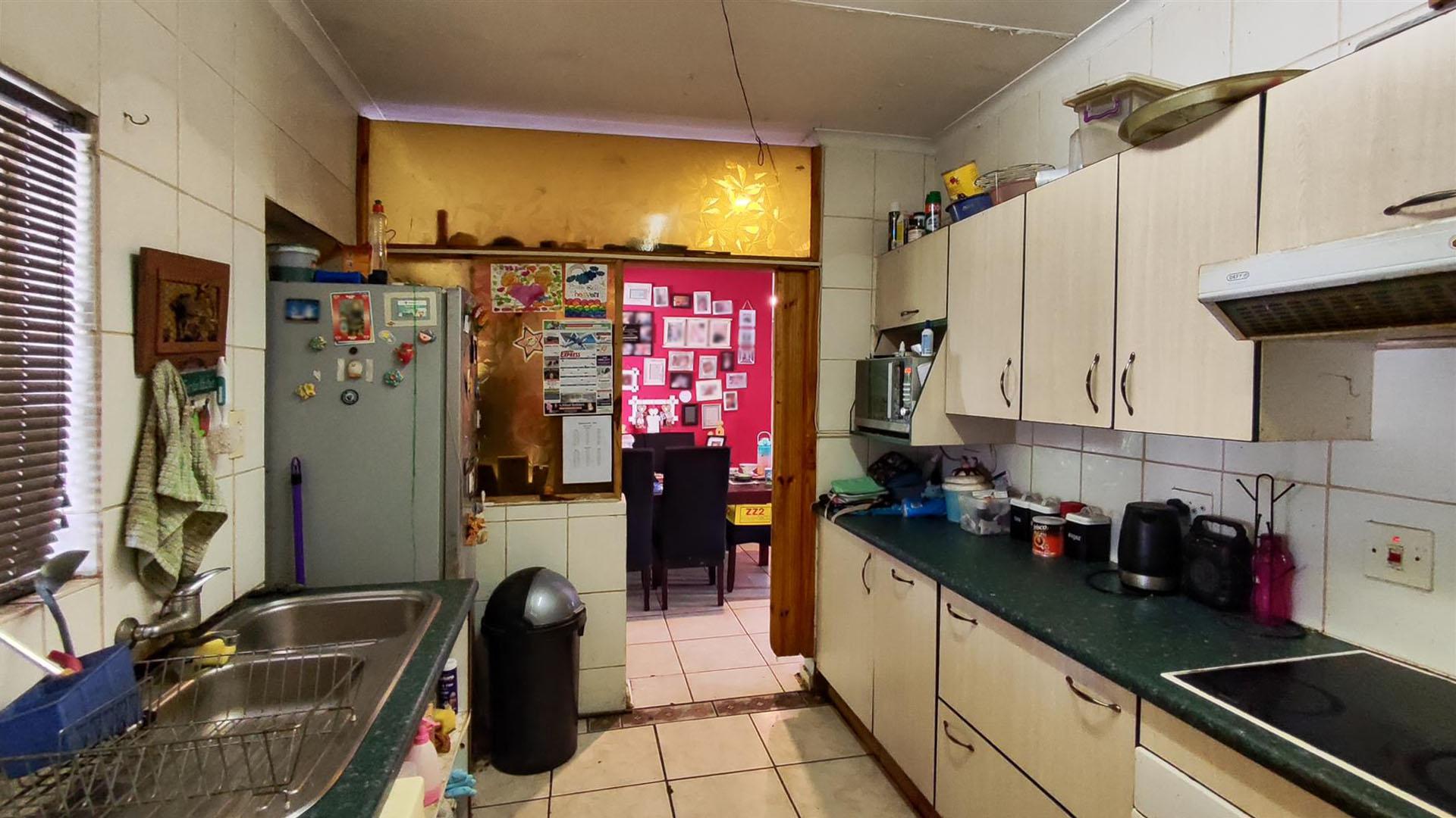 Kitchen - 12 square meters of property in Esther Park