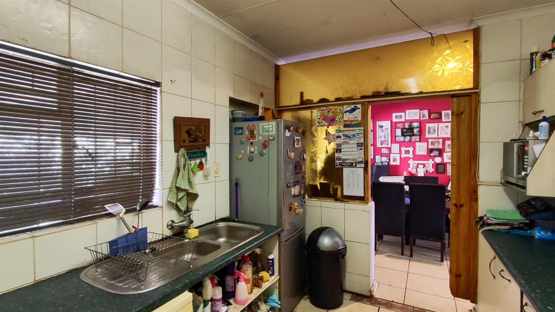 Kitchen - 12 square meters of property in Esther Park