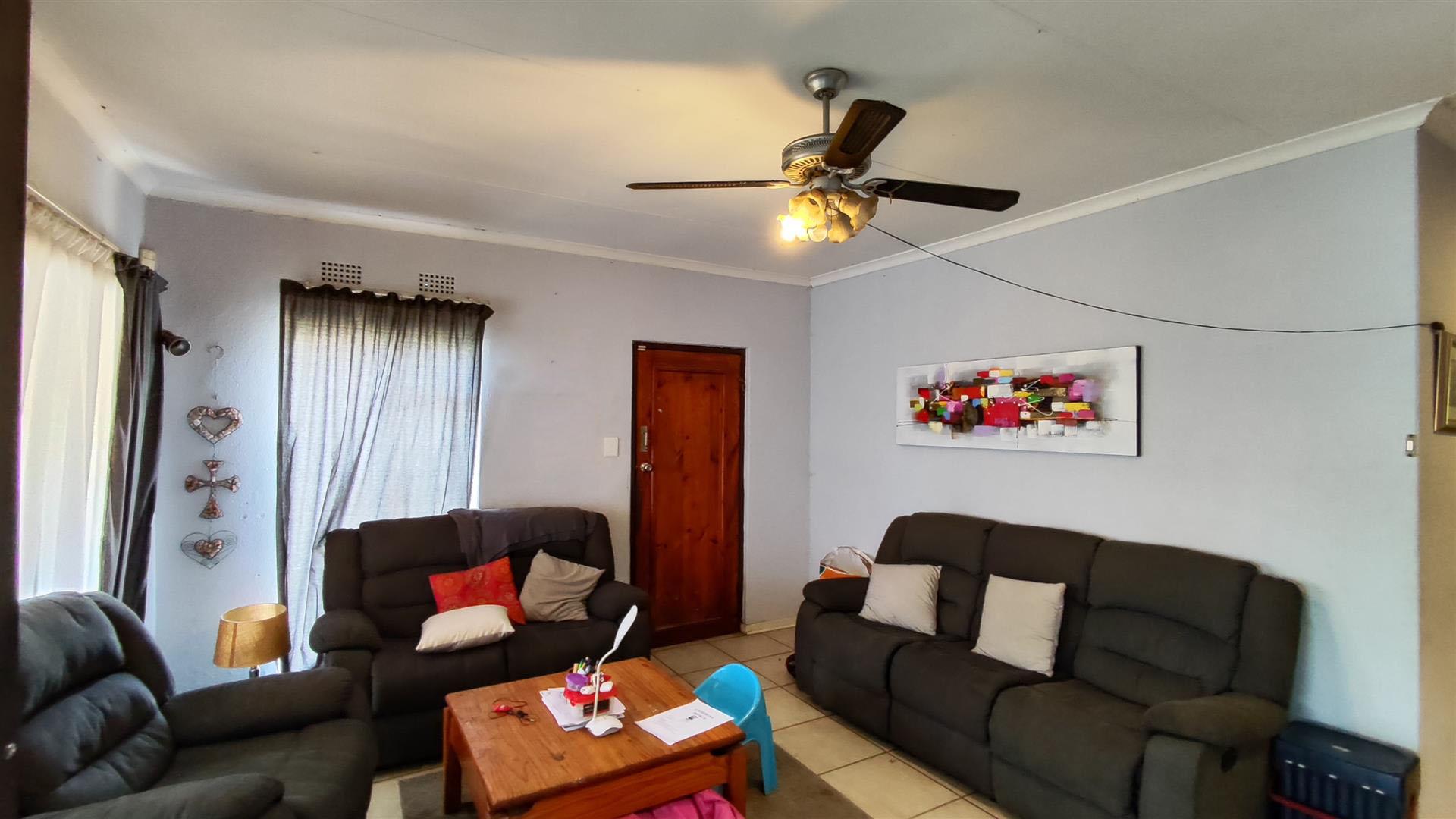 Lounges - 26 square meters of property in Esther Park