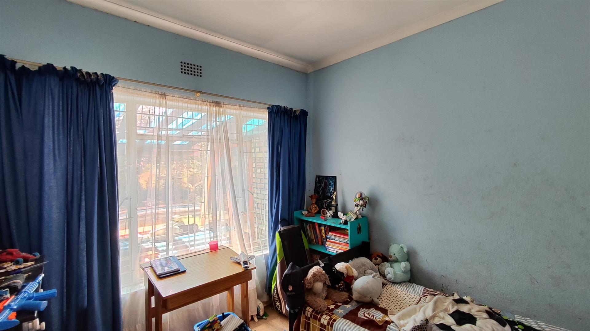 Bed Room 1 - 12 square meters of property in Esther Park