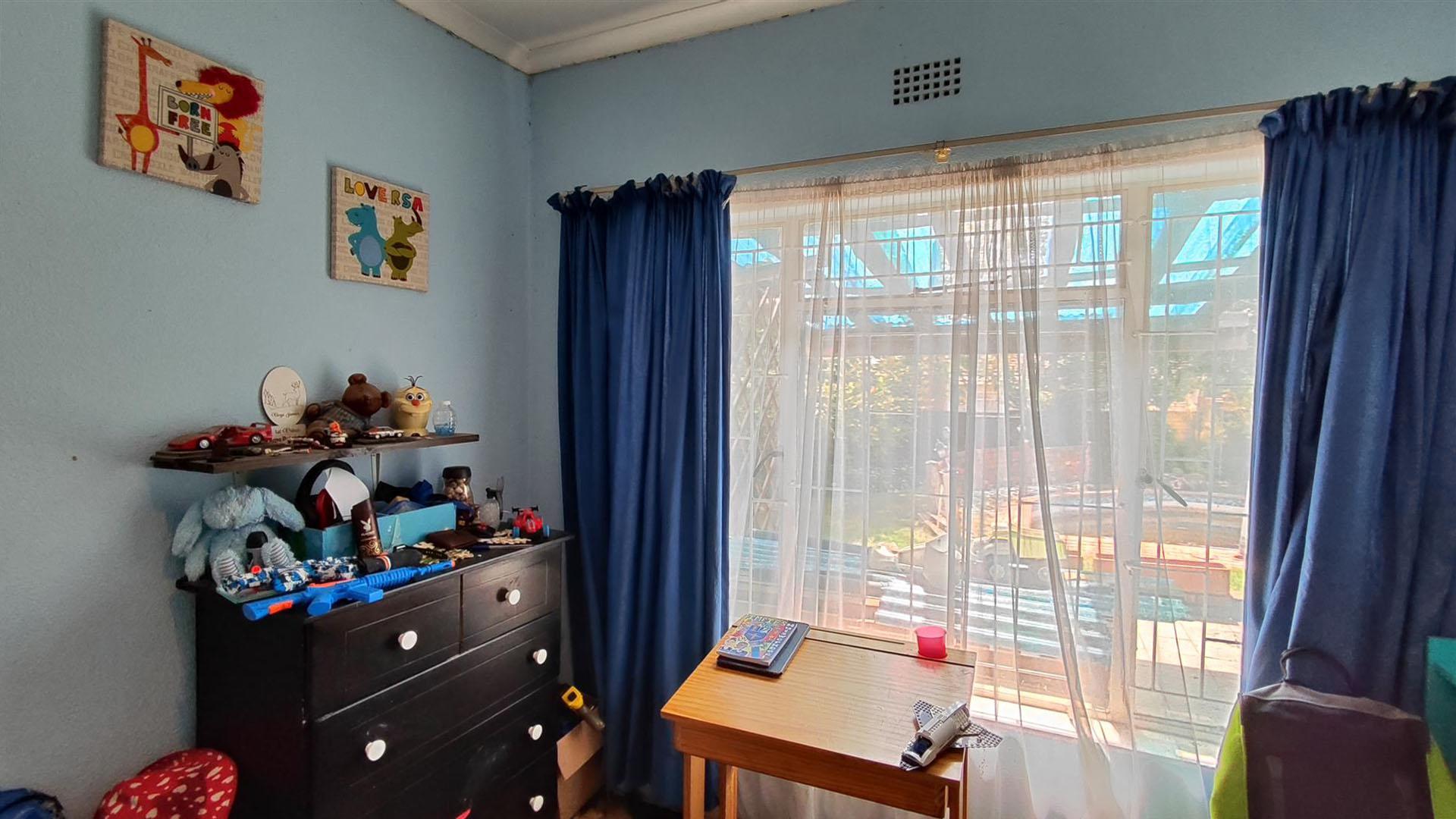 Bed Room 1 - 12 square meters of property in Esther Park