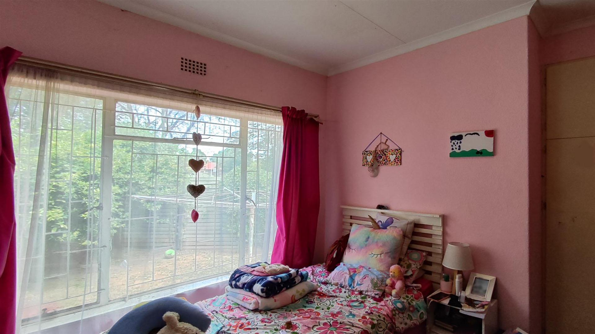 Bed Room 2 - 9 square meters of property in Esther Park