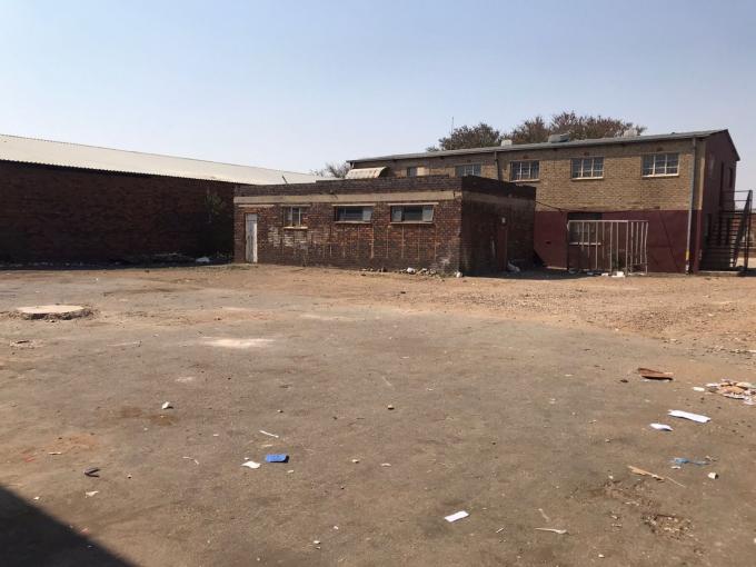 Commercial for Sale For Sale in Mafikeng - MR591751