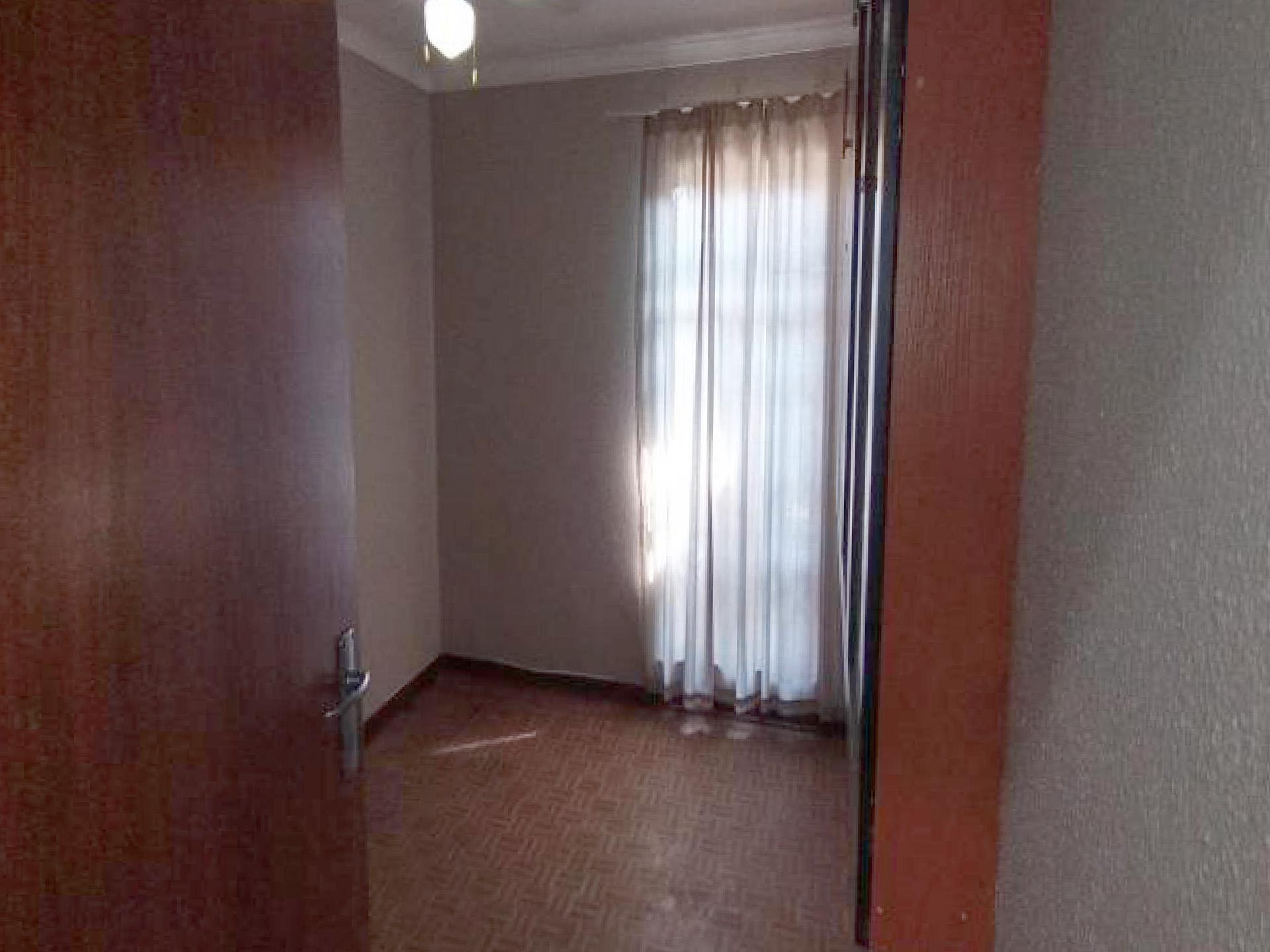 Bed Room 1 of property in Secunda