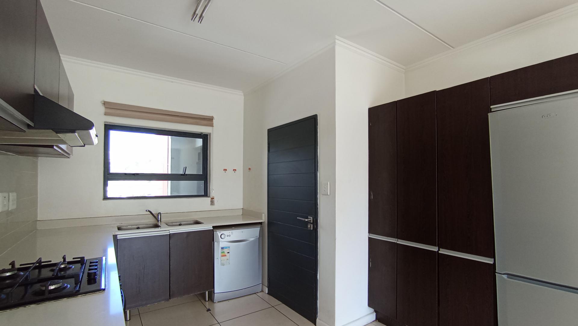 Kitchen - 13 square meters of property in Fourways
