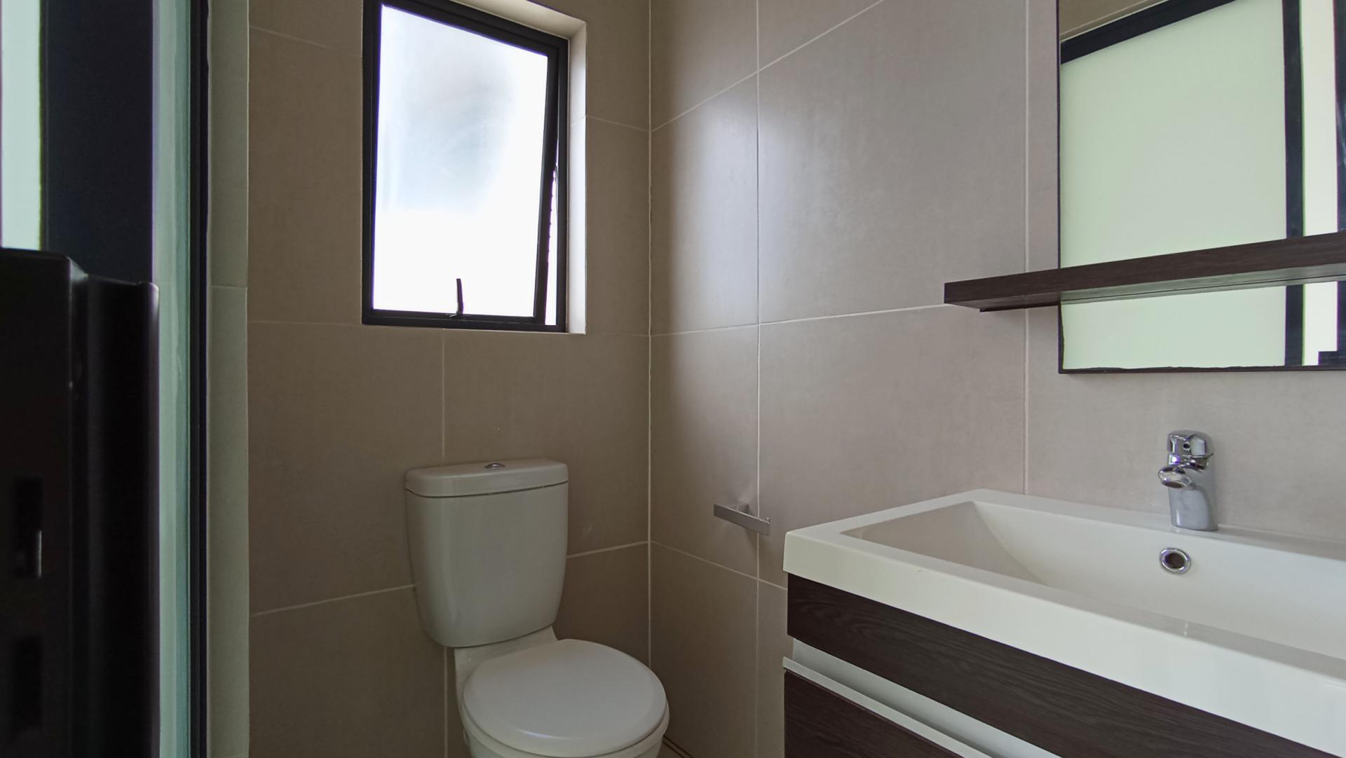 Main Bathroom - 4 square meters of property in Fourways