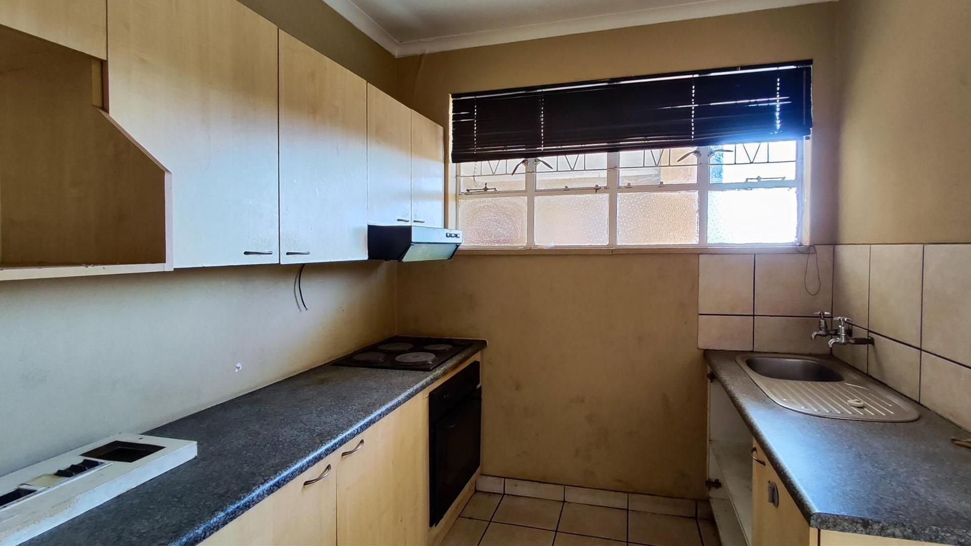 Kitchen - 9 square meters of property in Vanderbijlpark