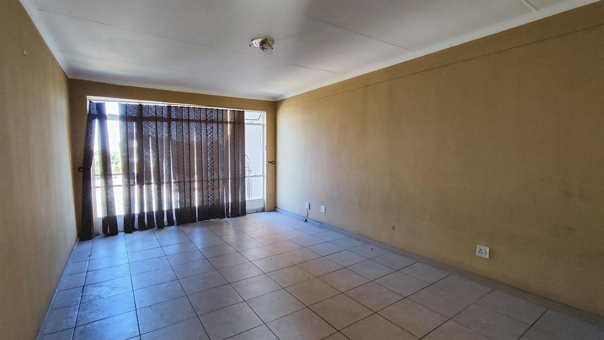 Lounges - 25 square meters of property in Vanderbijlpark