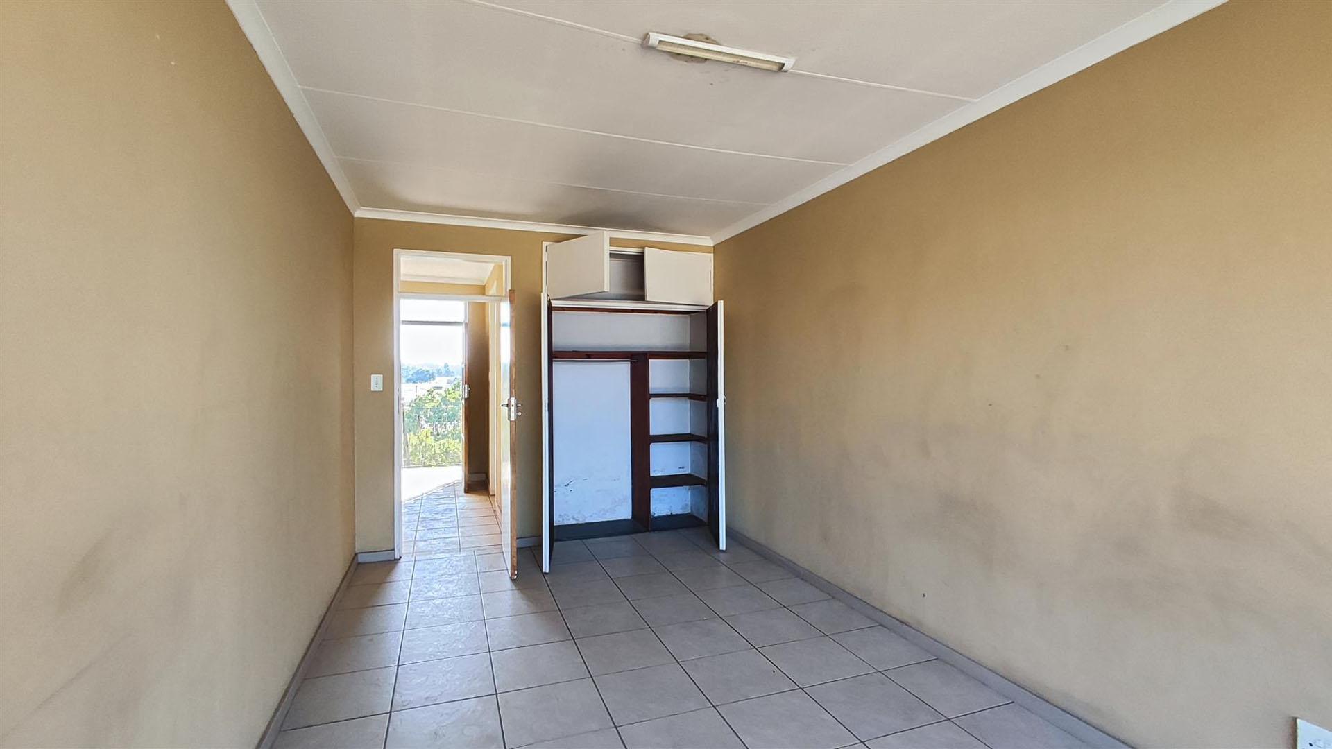 Bed Room 1 - 22 square meters of property in Vanderbijlpark